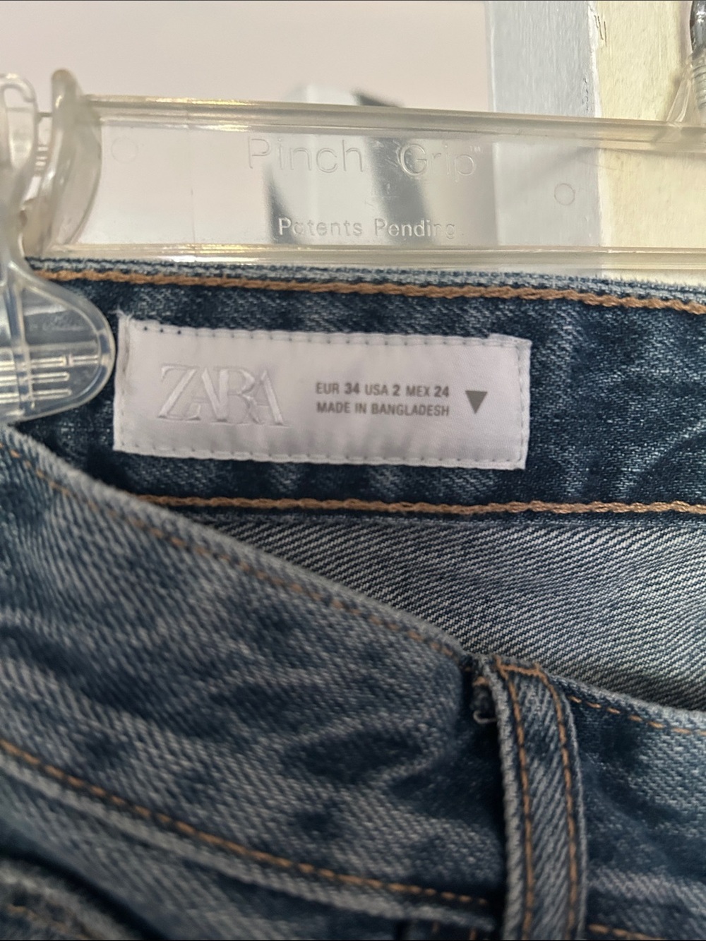 NWOT Zara Crop Cuffed Straight Jeans Size 2- Run large! - Picture 3 of 6